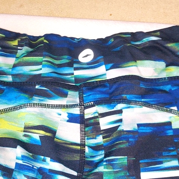 Avia Blue and Green Print Workout Capris .Good Condition  Size Medium - Picture 5 of 8